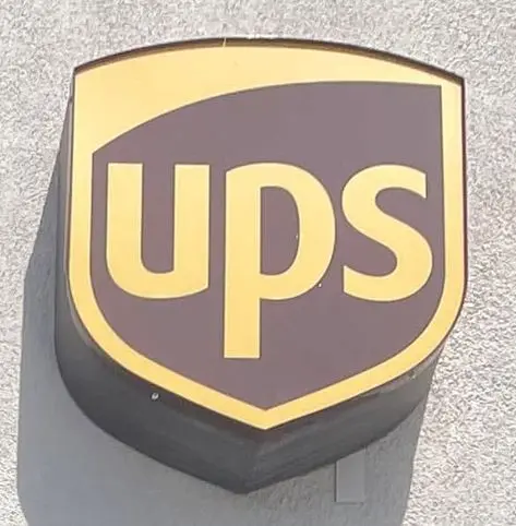 نمونه‌ای از سیستم UPS صنعتی برای ساختمان‌های بزرگ