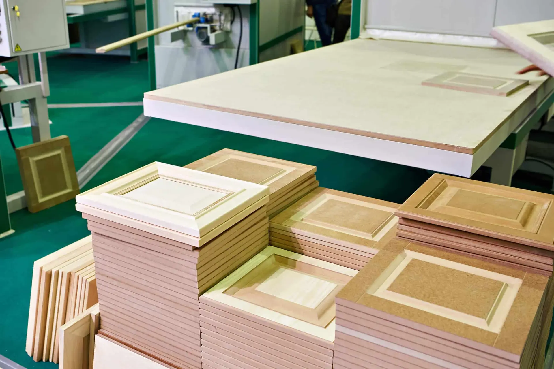 کابینت MDF با سطح صاف و یکنواخت