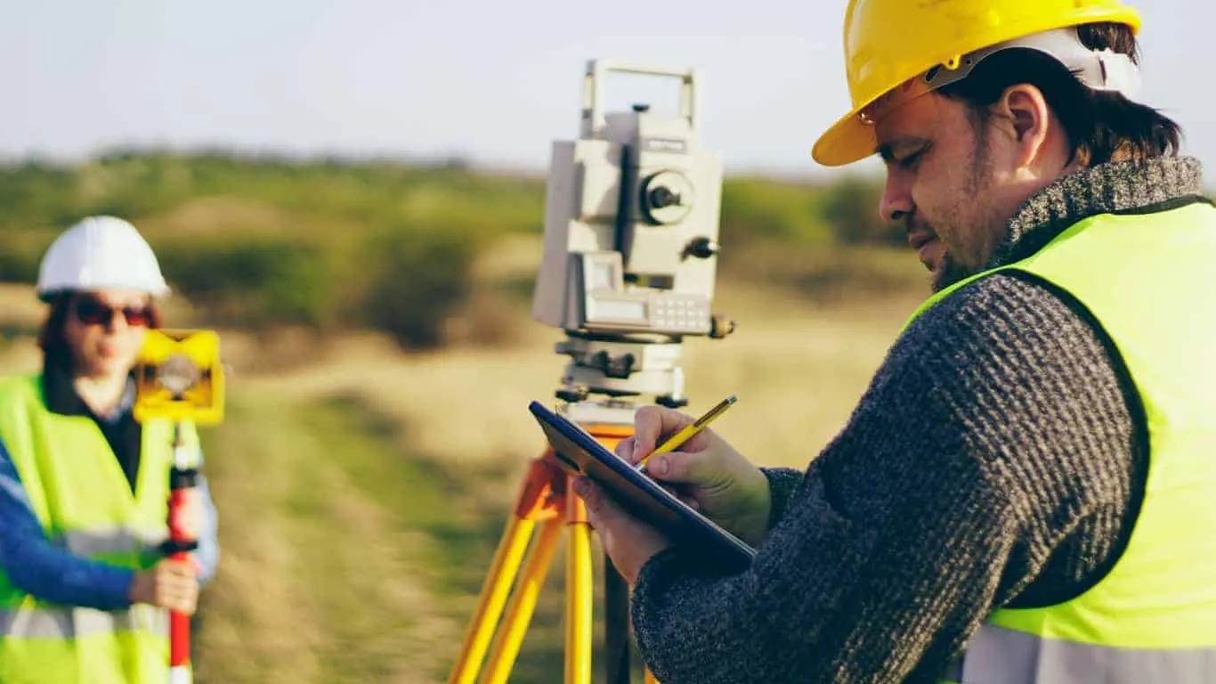 استفاده از فناوری‌های پیشرفته مانند GPS و RTK در نقشه‌برداری ساختمانی