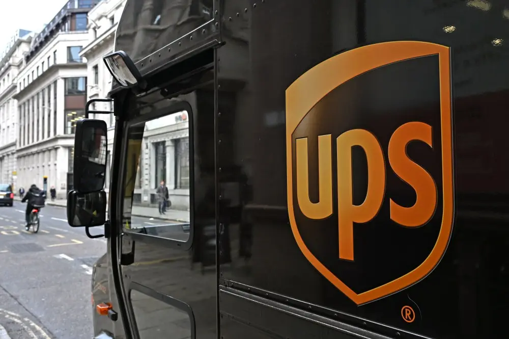 نصب سیستم UPS در ورودی ساختمان برای تأمین برق اضطراری